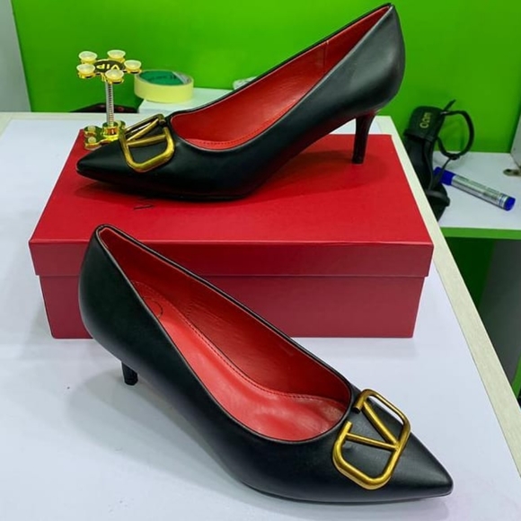 Female shoes - Picture 2 of 2